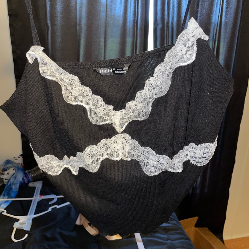 SHEIN Size Large. Crop top. No damage.